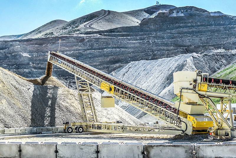 Customer-Story-Geneva-Rock-Radial-Stacker