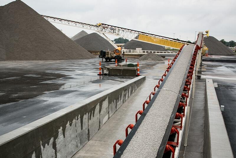 customer-story-scottys-contracting-rail-loading-by-superior-industries-4