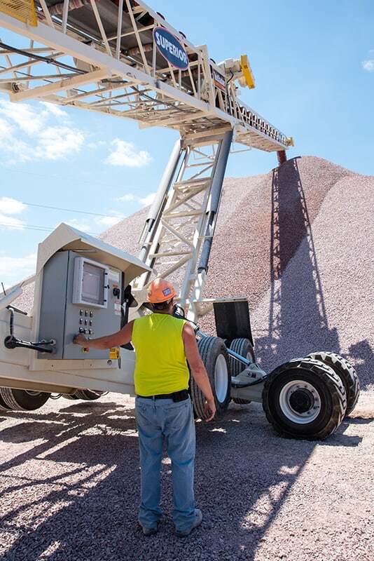 lg-everest-vertical-telestacker-conveyor-by-superior-industries