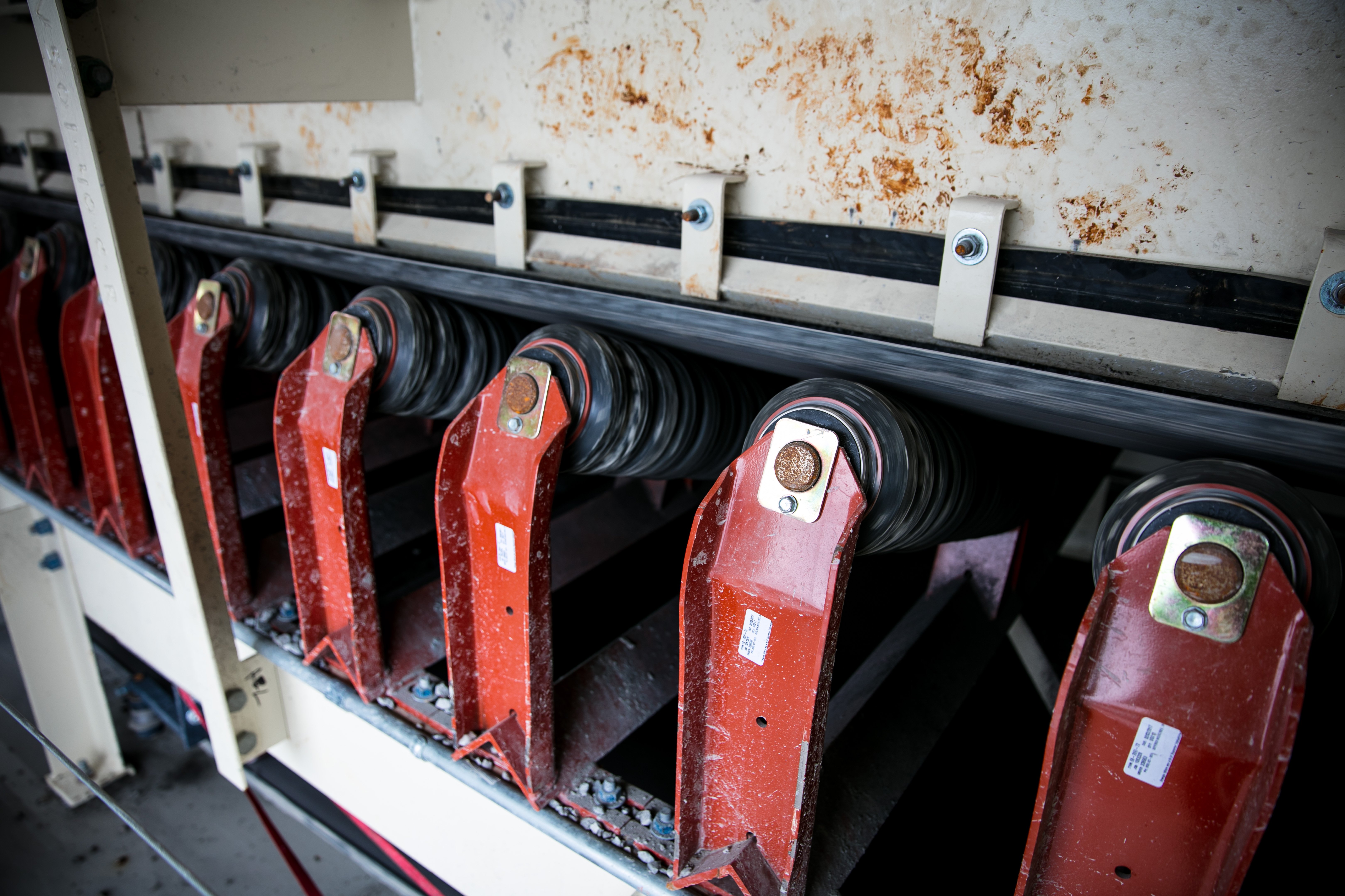 idlers at asphalt plant Scotty's Asphalt - KY (2017-05) 011